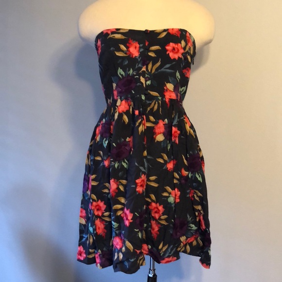 O'Neill Dresses & Skirts - 3/$15 O’Neill Strapless Floral Dress